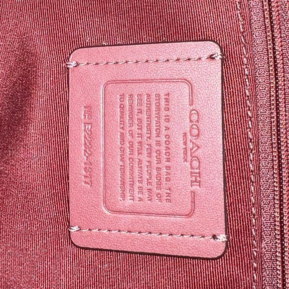 Pink Coach purse with gold hardware - Picture 6 of 7